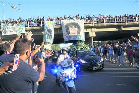 3 Funeral Workers Fired Over Maradona Coffin Photos Aruba Today