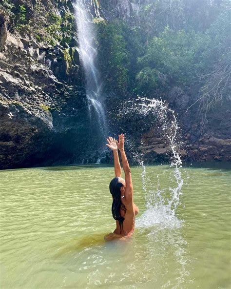 Piauiense Laís Ribeiro toma banho nua em cachoeira veja fotos da
