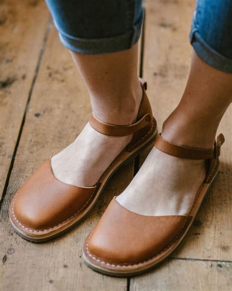Trevi Ambra Closed Toe Sandals Girls Shoes Footwear Design Women