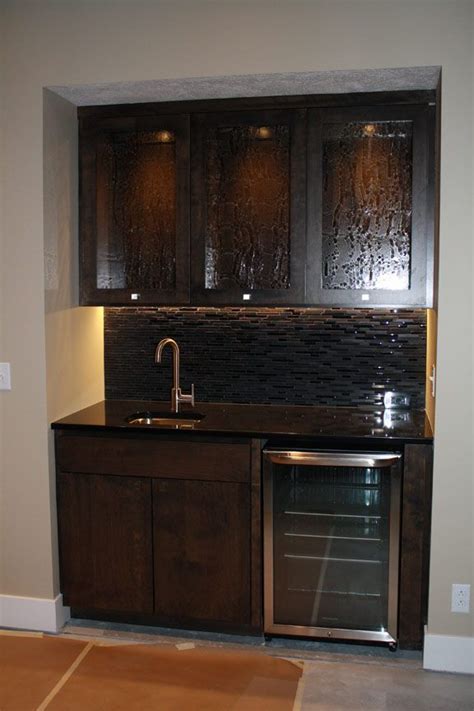 With the open kitchen layout in modern homes, breakfast bars and dining counters are gaining popularity. Kitchen wet Bar Ideas | Mini wet bar. | Kitchens, Baths ...