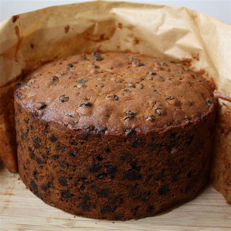 This ukrainian christmas honey cake traditional cake is made with spices, and a combination of raisins, currants, dates, and nuts. Christmas Cake | Maria Dernikos