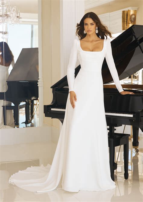 Betsy Pronovias Wedding Dress La Boda Bridal I Contemporary Bridal