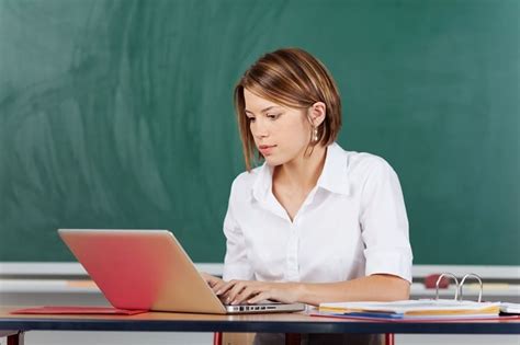 7 Best Laptops For Teachers 2021