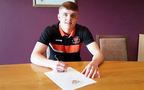 Tangerines Starlet Sinclair Smith Signs Pro Deal League Football