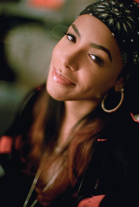 They boarded a plane and the plane crashed shortly after takeoff. Aaliyah - Wikipedia | Aaliyah, Aaliyah style, Aaliyah shirt