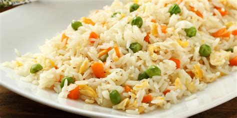 Selain karena rasanya yang enak, cara membuatnya pun cukup mudah. Cara Memasak Nasi Goreng Cina (Mudah dan Sedap) | Azhan.co