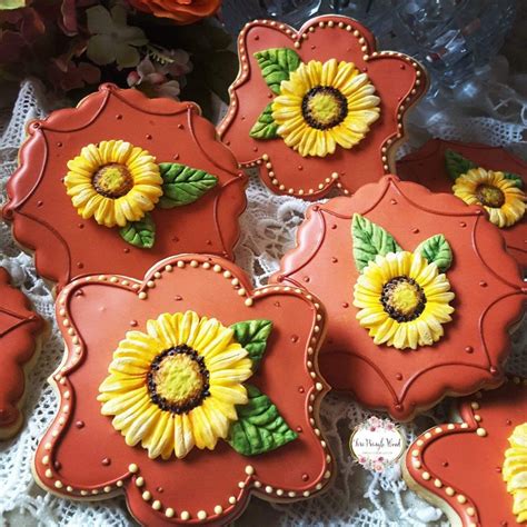 Pin by Heavenly Scent Cookies on Flower Cookies | Fall cookies, Autumn cookies, Thanksgiving cookies