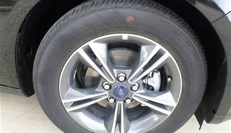 2014 Ford Focus SE Hatchback Wheel and Tire Photo #85855621 | GTCarLot.com