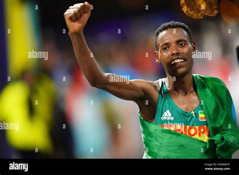 Ethiopia S Lelisa Desisa Reacts After Winning The Marathon Men Of Iaaf