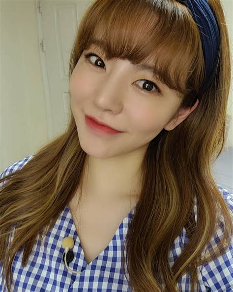 Snsd Sunny Promotes Trend Record In Her Latest Selfie Wonderful Generation