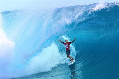 Surfers Ride Huge Waves At The Billabong Pro Tahiti 2014 Ibtimes Uk