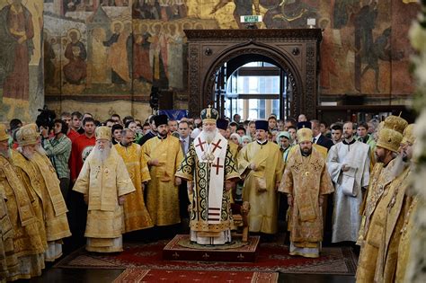 Primate Of Russian Church Celebrates Liturgy In Patriarchal Cathedral