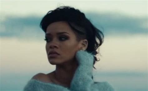 Rihanna News Video Rihanna Singt Diamonds Live Bei X Factor Uk