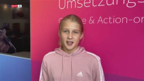 Sky Next Generation Kinderreporterin Sophie Stellt Sich Vor Fußball
