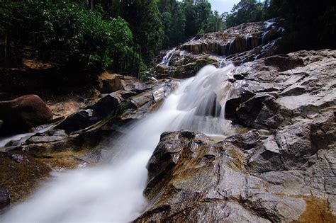 Gambar Pemandangan Alam Hutan Batu Air Terjun Sungai Kecil
