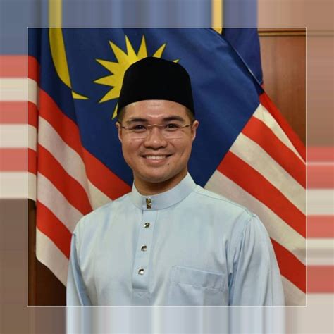 Azmin love haziq azmin, azmin, haziq, haziq, why are you pawns in this war on kunyits? Haziq arrested at KLIA, police confirm | Borneo Post Online