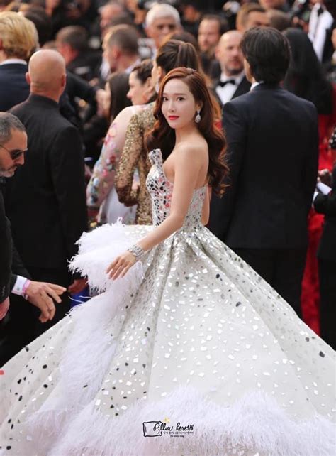 Jessica Jung Trang điểm Lệch Tông ở Thảm đỏ Lhp Cannes 2019 2sao