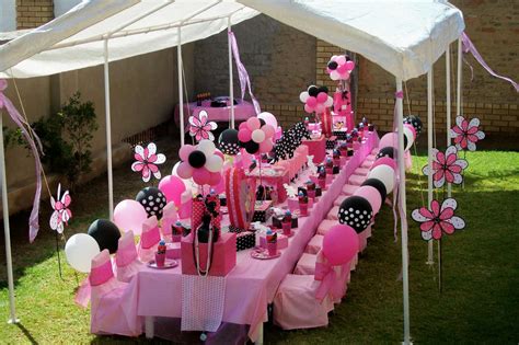 Baby showers are heartfelt, highly emotional, and sometimes even tearful events. Minnie Mouse Baby Shower Centerpieces