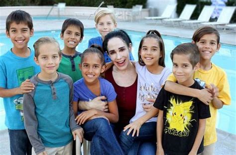 8 Years After She Gave Birth To Octuplets Heres What Octomom Looks Like Today