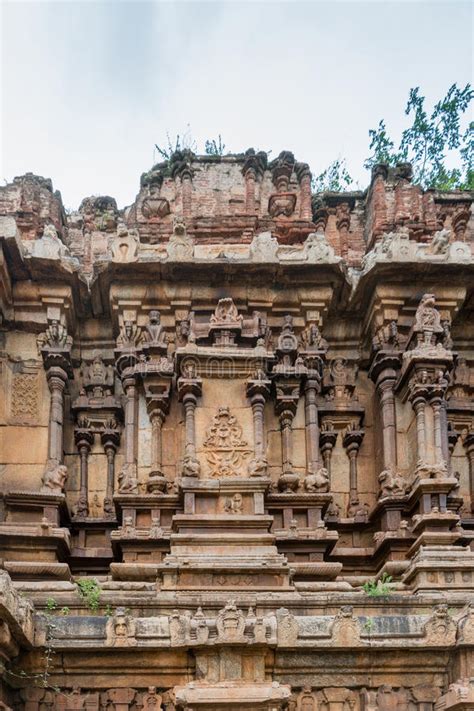 Decorative Wall Of Ruinous Part Of Kallalagar Temple Stock Photo