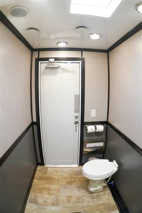 3 Station Luxury Portable Restrooms Portable Toilet Porta Potty Rentals