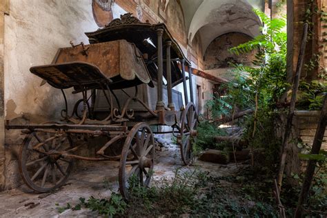 Steampunktendencies Stunning Abandoned Homes Are Surprisingly Full Of