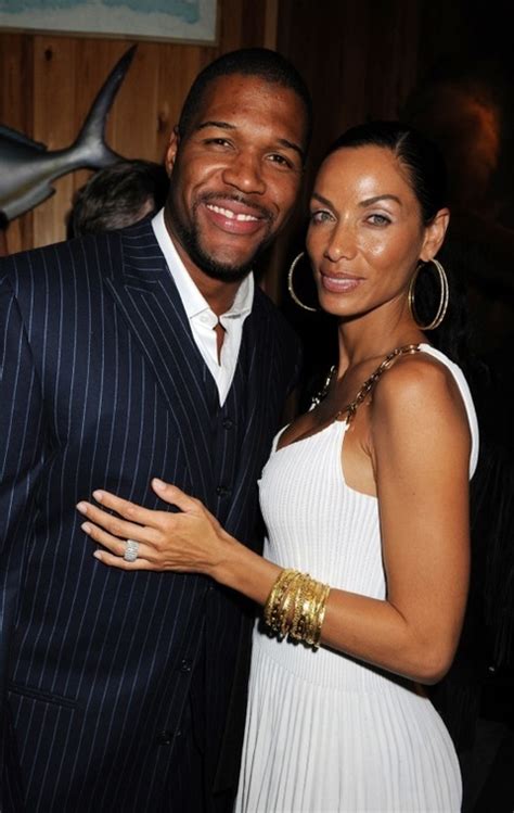 Michael Strahan And Nicole Murphy Before The Split Photo 16