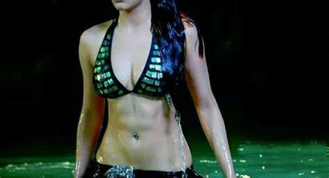shruti haasan hot and sexy pictures 4 bikini poses luck movie bollywood movie