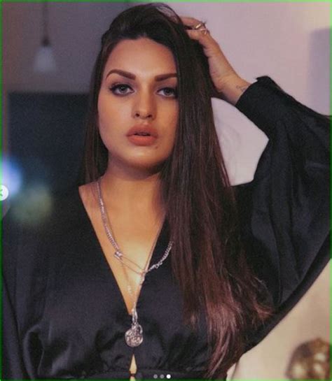 Himanshi Khurana Shares Her Sexy Pictures On New Year Checkout Here Newstrack English 1