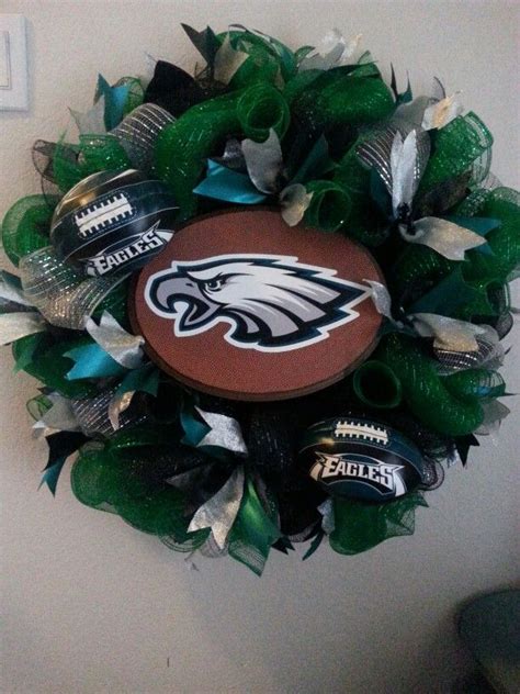Visit espn to view the philadelphia eagles team injuries for the current season. Made a Philadelphia eagles wreath | Sports wreaths, Wreath ...