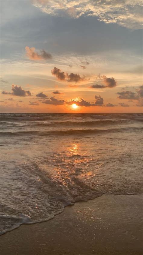17 Foto Pemandangan Pantai Sunset
