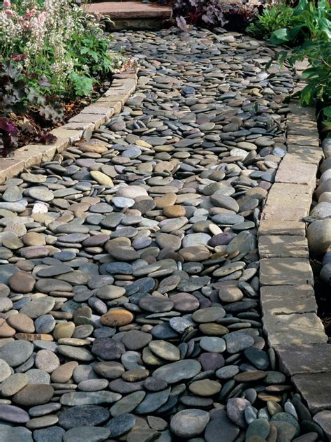 Flower Beds And Cobblestone Pathway Rock Pathway Landscaping With