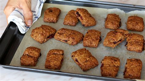 Maybe you would like to learn more about one of these? Biscotti integrali ripieni di marmellata - Vallé Italia
