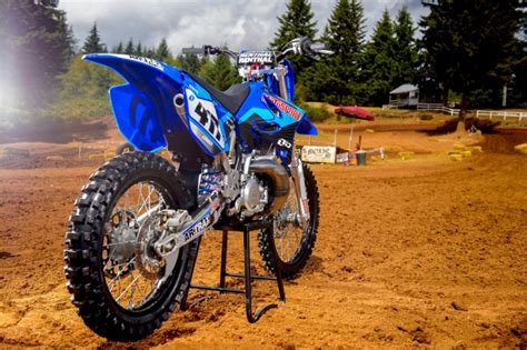 So if you want to know something about 2 stroke and 4 stroke 3 two stroke vs. Choosing Between a 250 2-stroke and a 450 4-stroke | MotoSport