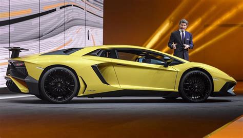 The Half A Million Dollar Super Fast Lamborghini Aventador Superveloce