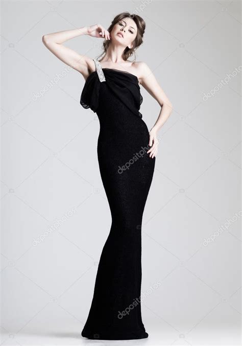 Beautiful Woman Model Posing In Elegant Dress In The Studio — Stock