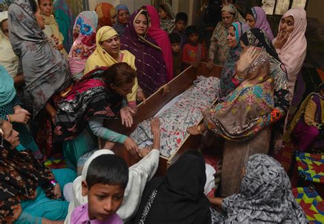 Death Toll In Pakistan Bombing Climbs Past 70 The Washington Post