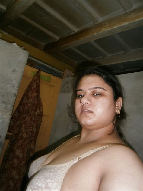 Indian Wife Showing Her Big Boobs Shaved Pussy And Big Ass Adult Photos