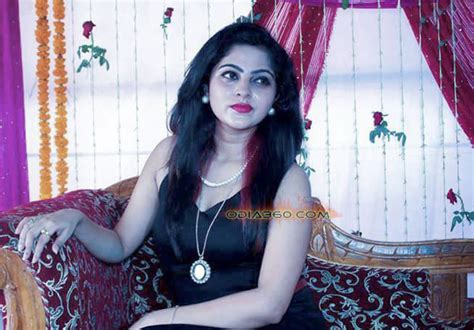Jhilik Bhattacharjee Hot Pics Photos Images Walls Real Life Pictures