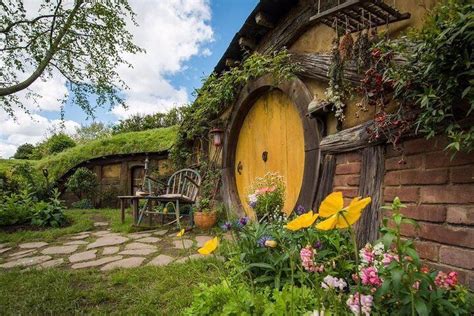 Private Luxury Tour From Auckland To Hobbiton Movie Set And Rotorua For