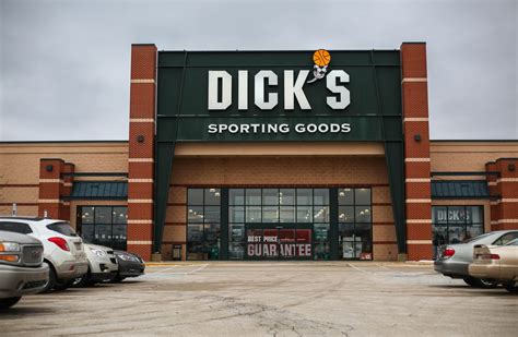 dick s sporting goods to stop selling guns at most of its stores