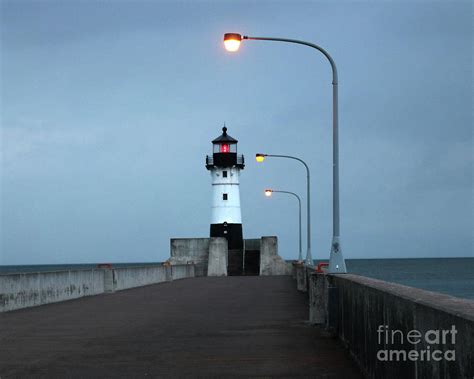Duluth Lighthouse Photograph By Lori Tordsen Pixels