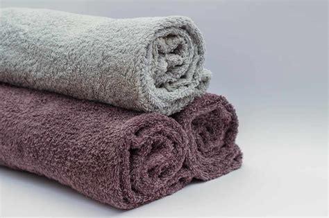 Our soft, absorbent bath towels keep the pampering going when you step out of the tub. How to Fold Towels, Hand Towels, and Washcloths ...