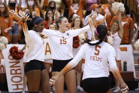 No 2 Volleyball Sweeps Texas Tech For Second Time Improves To 16 1 On Season The Daily Texan