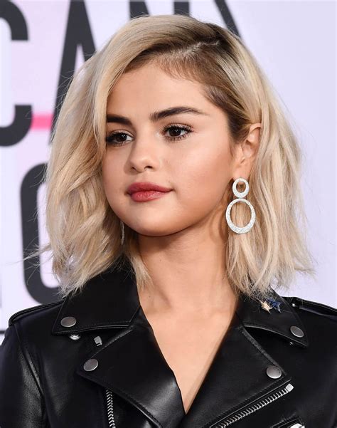 She can credit the look to celebrity hairstylist riawna capri and celeb colorist nikki lee from nine zero one salon because, yes, it's definitely the. Selena Gomez First Time Blonde Hair Stills at American ...