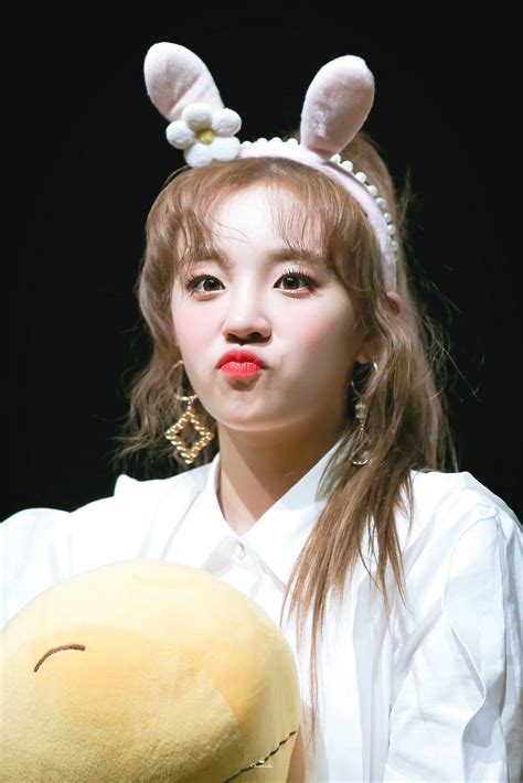 The group consists of soyeon ( 전소연 ), miyeon, minnie, soojin, yuqi. 190316 - 7th fansign • YUQI #G_I_DLE #Senorita | Selebritas