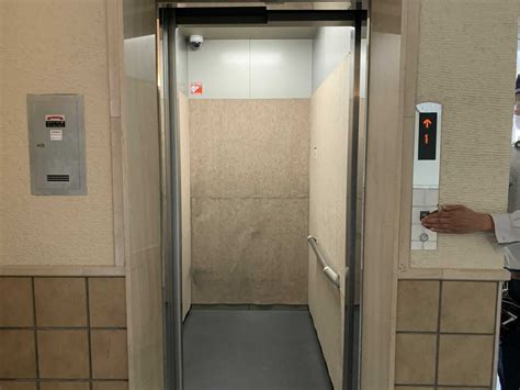 ストレッチャーも積めるマンションのエレベーター！隠し扉？！ 福祉（介護）タクシー 熊本市南区 つむぐ