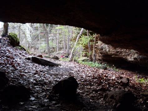 These 8 Gorgeous Caves In Illinois Are Like Another World