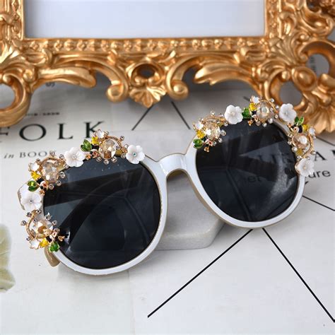 New Fashion Baroque Women Girls Flower White Sunglasses Retro Luxury Gems Bird Sunglasses Summer