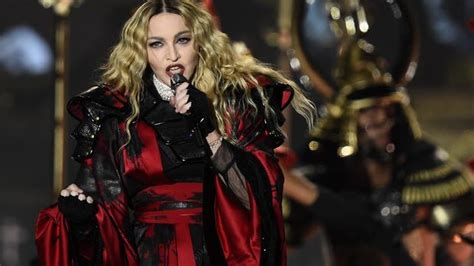 Madonna Exposed 17 Year Olds Breast During Brisbane Concert Cbs News
